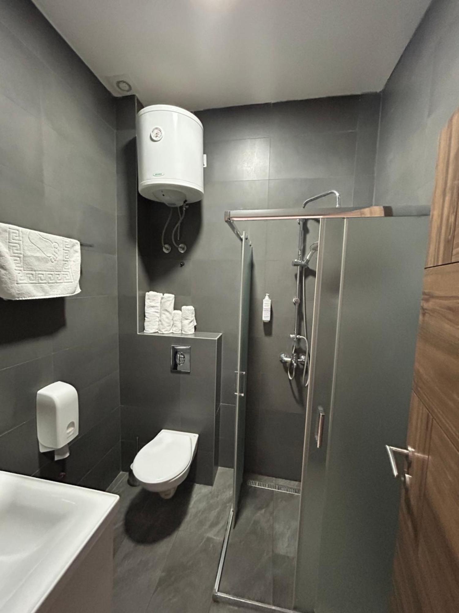 H.T Hotel Belgrado Buitenkant foto