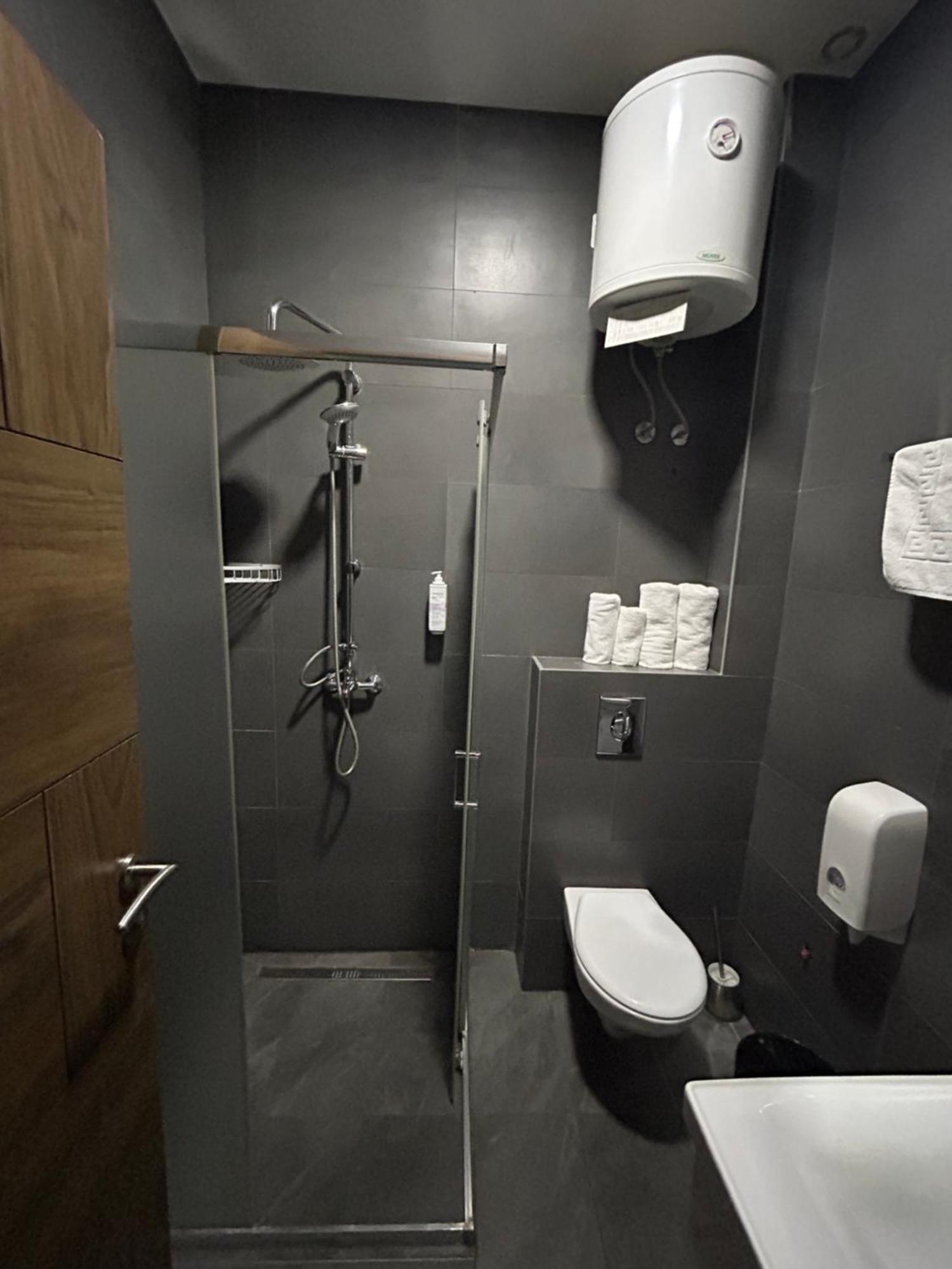 H.T Hotel Belgrado Buitenkant foto
